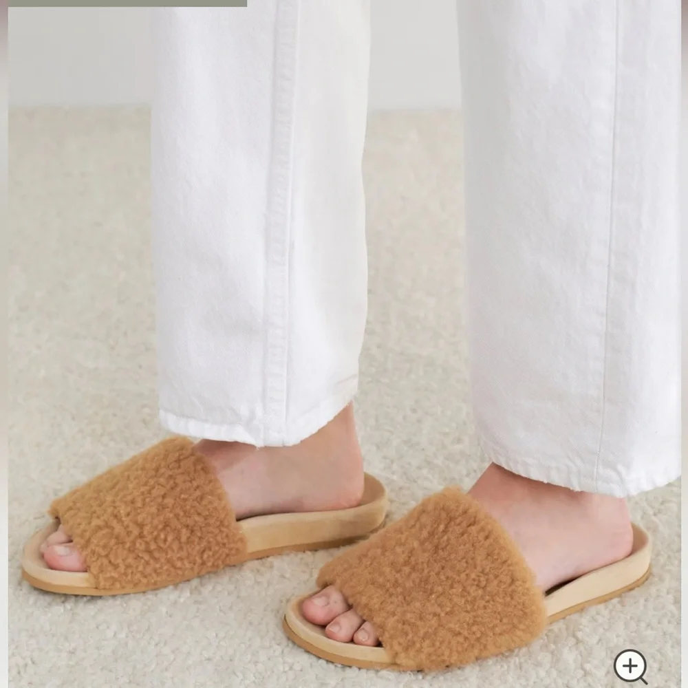 Jenni Kayne Shearling Slide Sandal - Picture 2 of 2